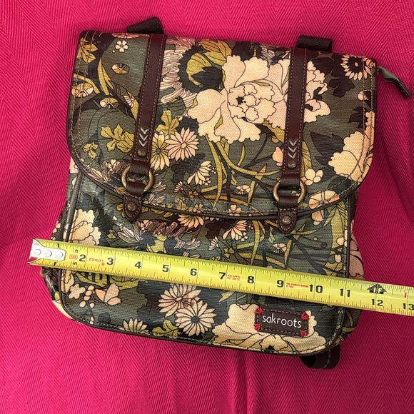 Cute Sakroots versatile green floral backpack/bag. - Picture 6 of 9